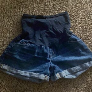 a pea in a pod size L maternity jean shorts
